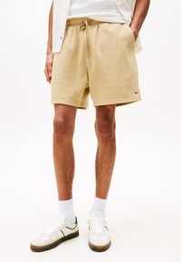 Tommy Jeans Šortai - relic tan