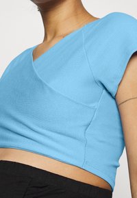 ONLY MATERNITY Triko s potiskem - blue