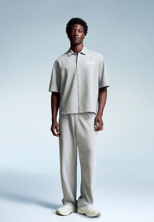 Bershka SUPER JOGGER - Pantalon de survêtement - dark grey