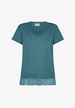 Türkisfarbenes V-Ausschnitt-T-Shirt mit kurzen Ärmeln und einem detailreichen, gestuften Saum. Hergestellt aus weichem Stoff, mit einem Logoakzent nahe dem unteren Saum.