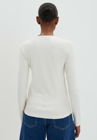 someday. KINOLA - Langarmshirt - soft cream