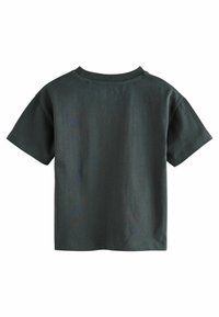 Tmavě zelené bavlněné tričko s kulatým výstřihem a krátkými rukávy, které má hladkou texturu a flexibilní, volný design.