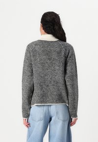 Vero Moda VMFELIZE HIGH NECK PULLOVER - Jersey de punto - birch/black