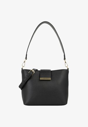 Sac à main en cuir noir Valentino avec plaque logo dorée, bandoulière amovible et réglable, et poignée supérieure sur fond blanc.