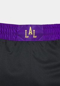 Nike Performance NBA LOS ANGELES LAKERS CITY EDITION SHORT - Športové šortky - black/amarillo