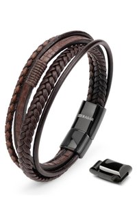 Brown leather bracelet with three strands: two smooth and one braided. Features a black metal clasp with "SERASAR" branding, and a removable piece.