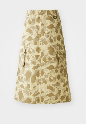 Khaki skirt featuring a camouflage pattern, made of a smooth material, with an elastic waistband and two side pockets.