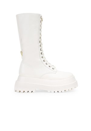 CON CORDONES - Botas con plataforma - beige