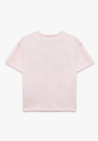 Lys rosa cropped t-shirt lavet af blødt stof, med korte ærmer, en rund halsudskæring og et ensfarvet rygdesign uden grafik.