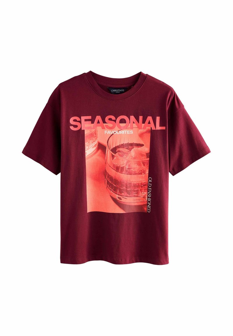 Burgundské bavlněné tričko s oversize střihem. Obsahuje grafický potisk brýlí a text "SEZÓNNÍ FAVORTI" a "STAROMÓDNÍ".