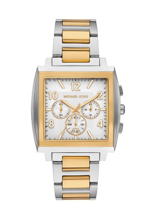 Orologio quadrato Michael Kors argento e oro con quadrante bianco, tre sottoquadranti, indicatori numerici e bracciale in metallo bicolore.