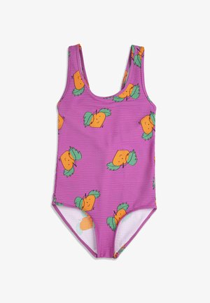 Fioletowy jednoczęściowy kostium kąpielowy z fakturowanej tkaniny, z wzorem uśmiechających się pomarańczowych owoców z zielonymi liśćmi.