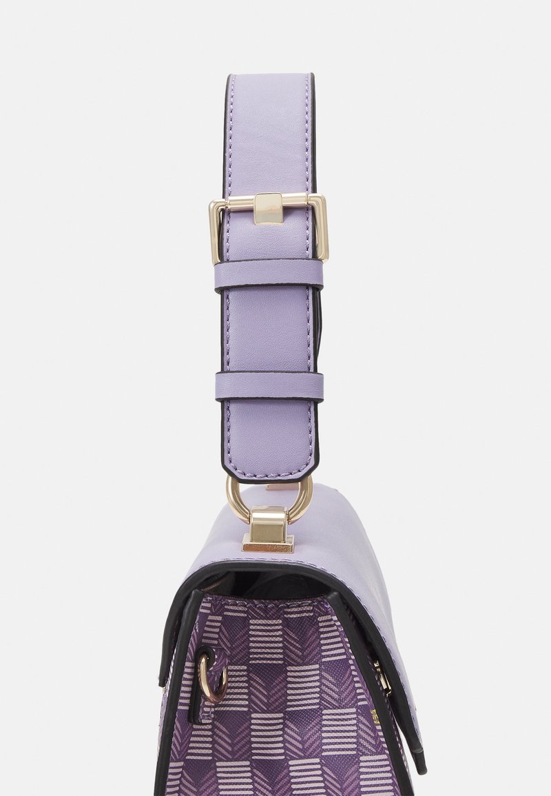 GUESS Hallie Top Handle Flap: Borsa Shopper Gialla Con Tracolla Regolabile E Scomparti - 3