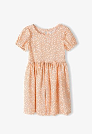 Őszi színű ruha rövid puffos ujjal, fehér virágmintával, kerek nyakkal és ráncolt derékkal. Puha, enyhén texturált anyag.