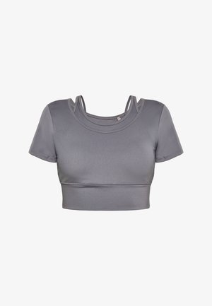 Szürke rövidujjú cropped top sima, elasztikus anyagból. Rövid ujjak, kerek kivágás és rétegezett pántok találhatók a vállaknál.