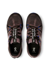 On CLOUDSURFER - Laufschuh Straße - black