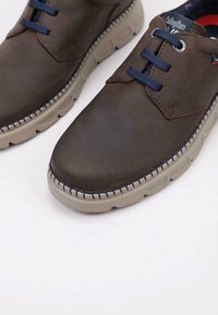 CallagHan Zapatos con cordones - brown