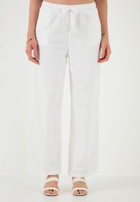 Unselected, white