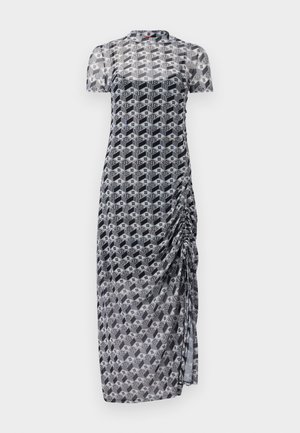 Durchsichtiges, ärmelloses Kleid mit einem geometrischen Schwarz-Weiß-Muster. Es hat eine Raffung auf einer Seite und eine gerade Silhouette.