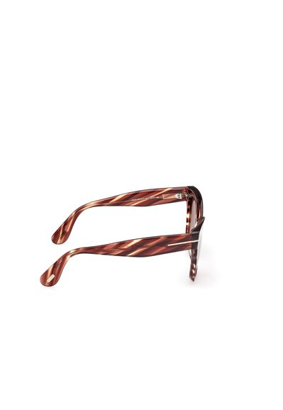 Ruskean kuviolliset silmälasit, joissa on suorakulmaiset linssit, ohuet templet, joissa on aaltoa muistuttava muotoilu, ja metalliset yksityiskohdat saranoiden lähistöllä.