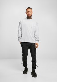 Urban Classics PIGMENT DYED POCKET LONGSLEEVE - Topper langermet - lightasphalt