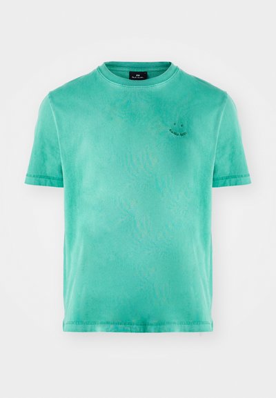 Τυρκουάζ βαμβακερό t-shirt με στρογγυλή λαιμόκοψη, κοντά μανίκια και διακριτό μοτίβο φύλλων στο ύφασμα, διαθέτοντας ένα μικρό λογότυπο στο στήθος.