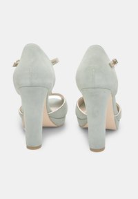 Bata Aukštakulniai su platforma - verde