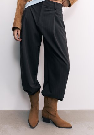 PULL&BEAR Cowboy/motoros bokacsizma - beige