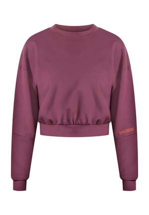 Afgesneden sweater in donker mauve, gemaakt van zachte stof met een gegatherde zoom, met oranje merkballon op de linkermouw.