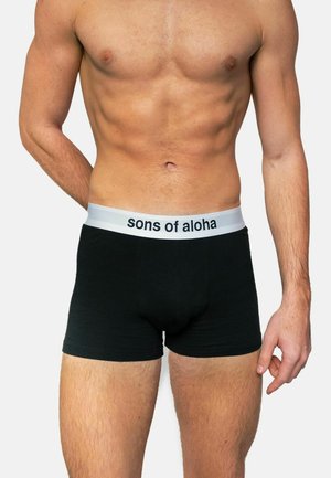 Schwarze Boxershorts mit einem weißen Elastikbund, der mit "Sons of Aloha" beschriftet ist. Das Material sieht weich aus, mit einer engen Passform und glatter Textur.