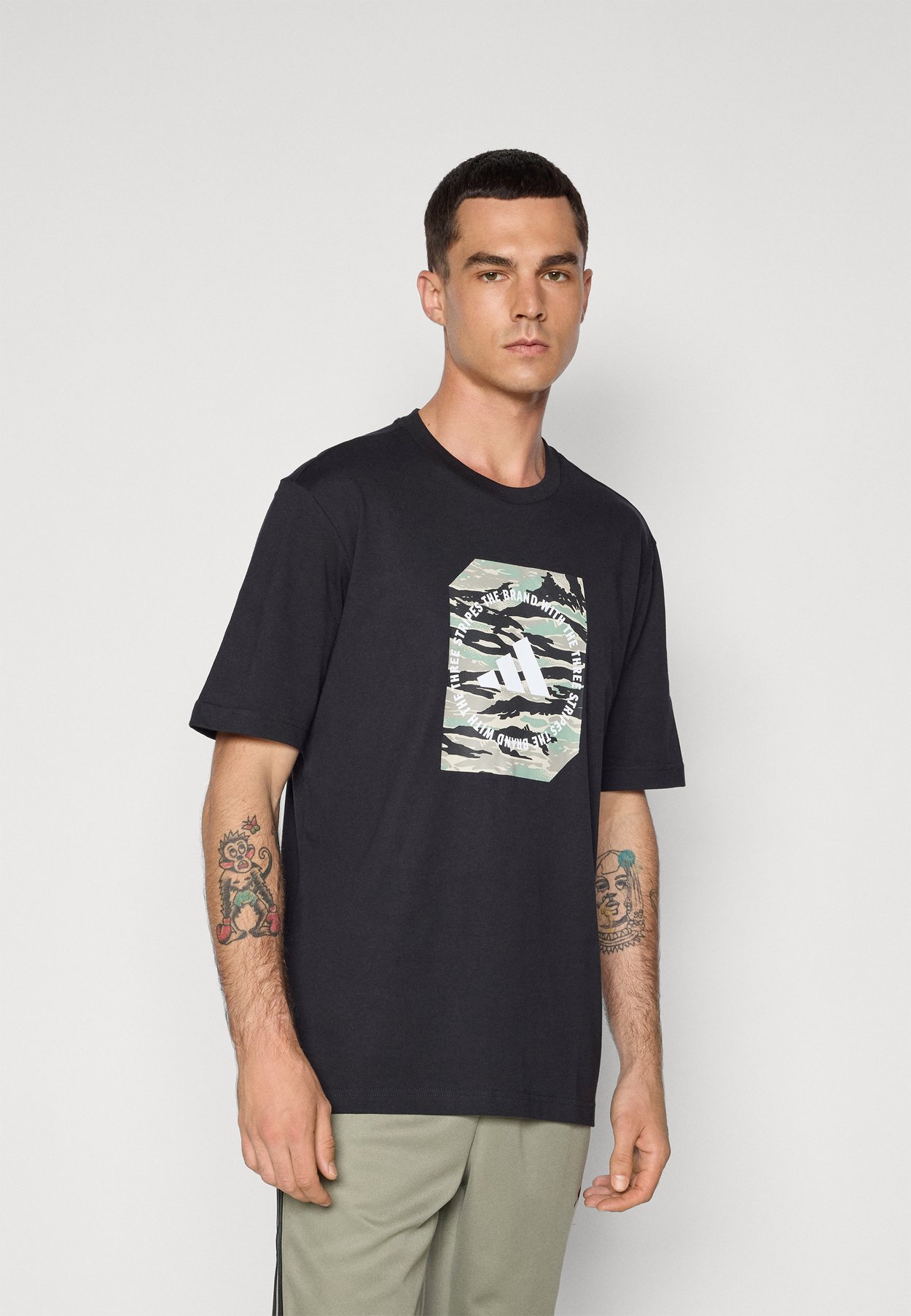 CAMO SHAPE GRAPHIC