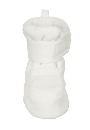 Blød hvid babyfutteral med justerbar rem og inderfor for varme, designet til spædbarnets komfort og sikker pasform.