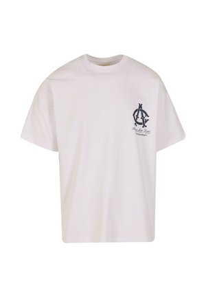 Weißes T-Shirt aus Baumwolle mit kurzen Ärmeln, lässiger Schnitt, mit einem dunkelbedruckten Logo und Text im linken Brustbereich.
