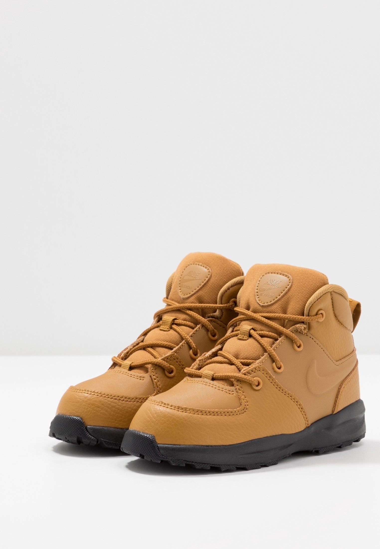 nike camel toe sneakers