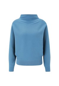Jasnoniebieski sweter wykonany z prążkowanego materiału, z wysokim rolowanym kołnierzem i długimi rękawami, o luźnym kroju i teksturowanej tkaninie.
