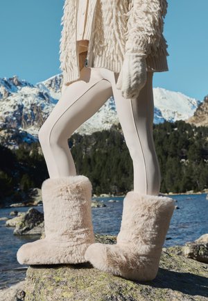 OYSHO TECHNICAL EFFECT - Zimní obuv - beige