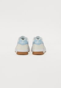 Miniaturna slika 3