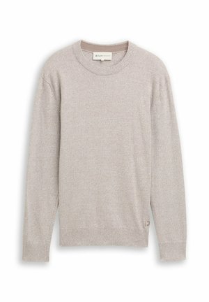 Maglione a girocollo di un beige chiaro, lavorato a maglia, con maniche lunghe e polsini e orlo a coste, poggiato su uno sfondo bianco.