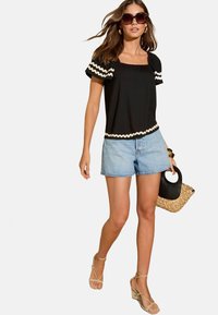 SHORT SLEEVE WITH RIC RAC TRIM   - Camiseta básica - black