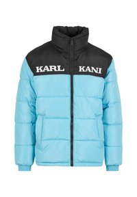 Giacca puffer con un corpo blu chiaro e parte superiore nera, caratterizzata da testo bianco "KARL KANI", zip frontale e polsini elasticizzati.
