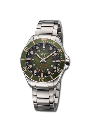 Montre en acier inoxydable avec un cadran texturé vert et noir, des repères lumineux, des aiguilles des heures et des minutes avec des accents métalliques, et un affichage de la date.