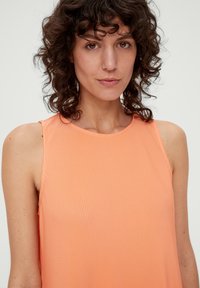 s.Oliver MIT PLISSEEFALTEN - Sukienka z dżerseju