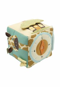 Cub de jucărie din material moale, cu design de girafă, în culori bleu deschis și bej, echipat cu o busolă, o frunză de copac și diverse texturi pentru explorarea tactilă.