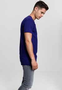 Urban Classics SHAPED LONG - Osnovna majica kratkih rukava - regal purple