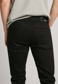 Pepe Jeans Traperice uskog kroja - black