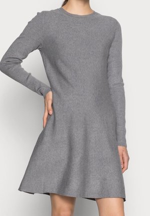 Abito grigioHeather realizzato in tessuto morbido, con maniche lunghe, scollatura tonda e una gonna svasata che arriva sopra il ginocchio.
