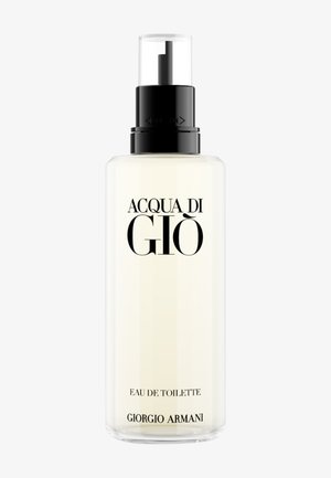 Klar sylinderformet sprayflaske med Acqua di Giò eau de toilette fra Giorgio Armani med svart pumpe og gjennomsiktig hette.