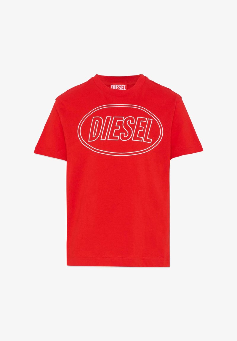 Maglietta di cotone rossa con maniche corte, caratterizzata da un grande logo ovale bianco con la scritta "DIESEL" stampata in modo evidente al centro.