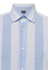 Hellblaue und weiße gestreifte Leinenbluse mit Button-Down-Kragen, erhältlich mit Perlmuttknöpfen und strukturiertem Stoff.