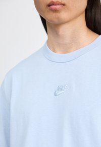 Nike Sportswear TEE - T-shirts - light armoury blue